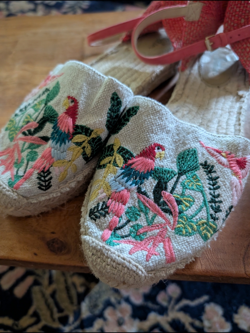 NWOT Espadrille Floral Parrot Embroidered Sandals - Picture 3 of 7